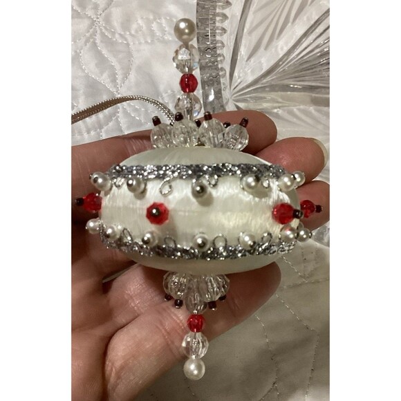 Sequin Beaded Push Pin 4 Christmas Ornaments Beautiful Red Silver & Green Balls - Picture 6 of 16